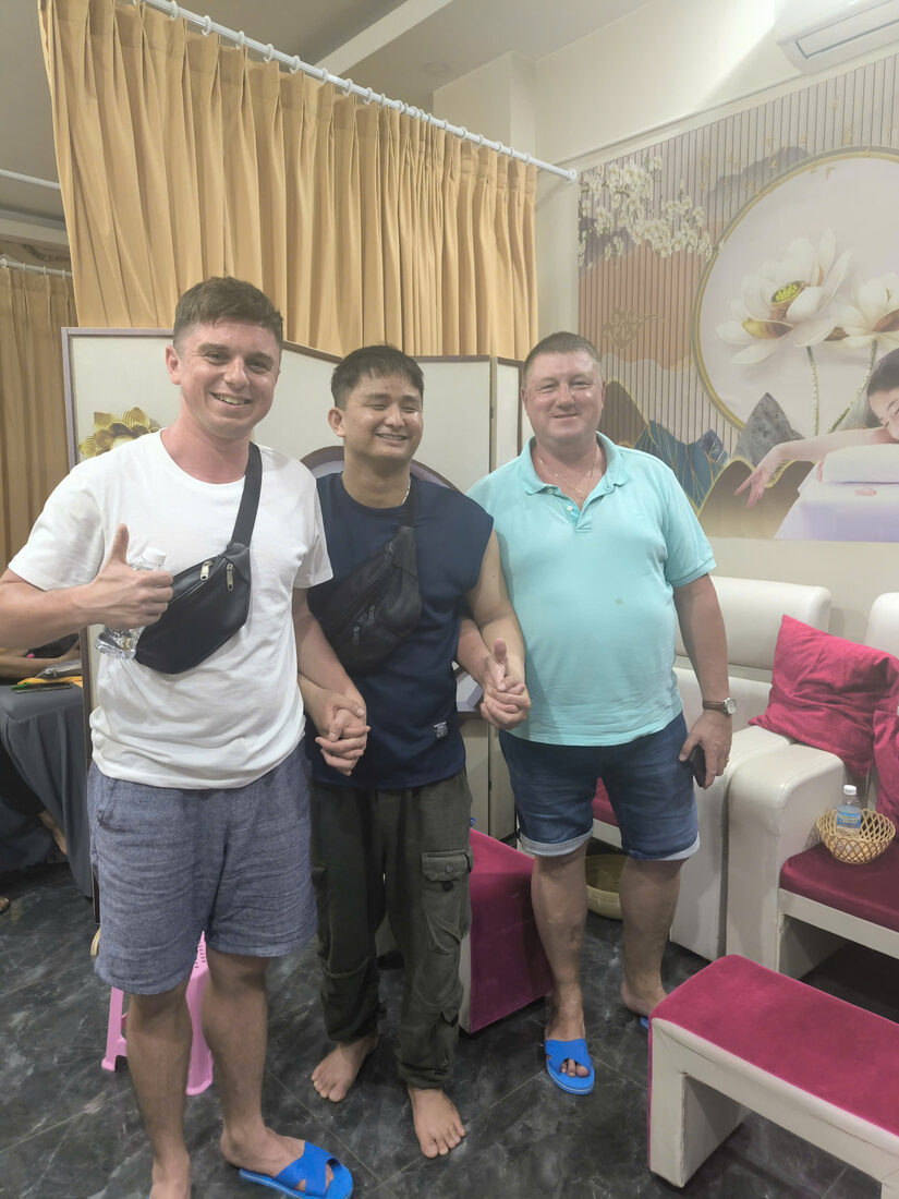 Nhóm khách hàng nam tại NIKA Spa Nha Trang